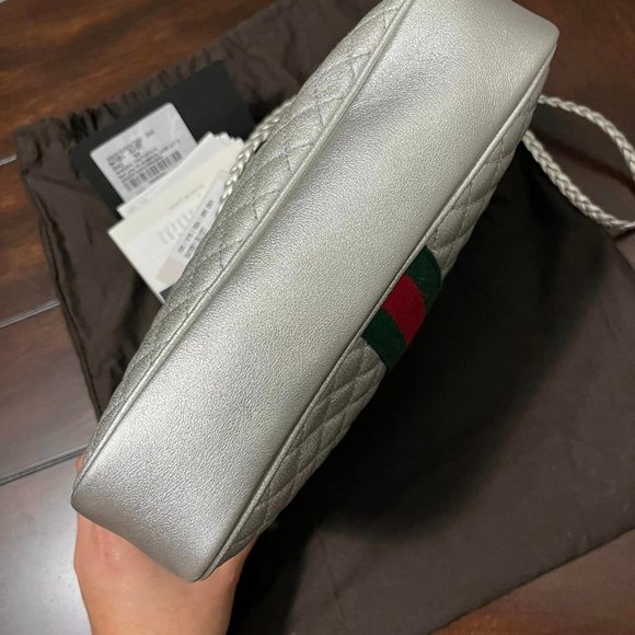 ❌SOLD❌ EUC Authentic Gucci Trapuntata Quilted Silver Crossbody Camera Bag - Picture 6 of 8